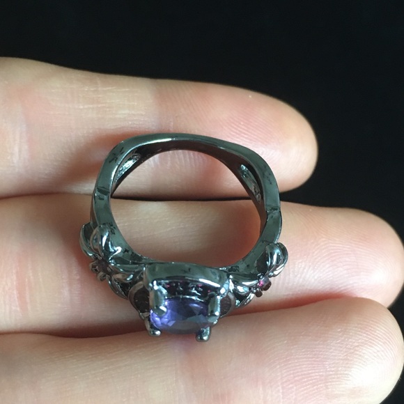 Purple Stone and Floral Black Gold Tone Ring 8 - Picture 5 of 6